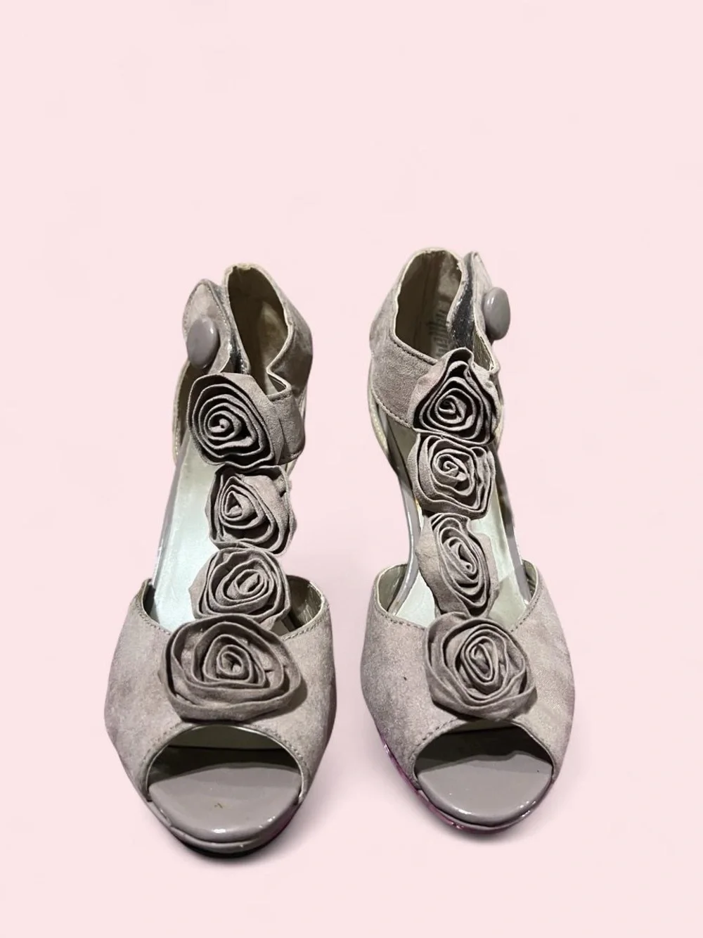 Size 7 Ladies Gray Floral Accent Peep-Toe Heels